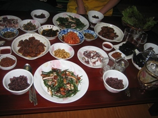 2009 韓国慰安旅行 034　おいしい手料理.jpg
